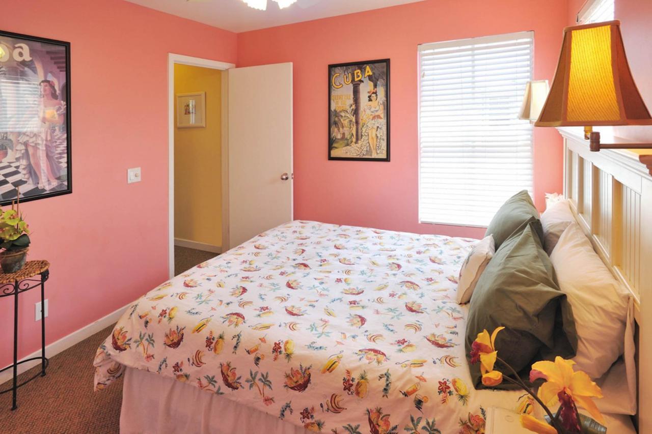 Casa Caribe @ Duval Square Hotel Key West Bagian luar foto