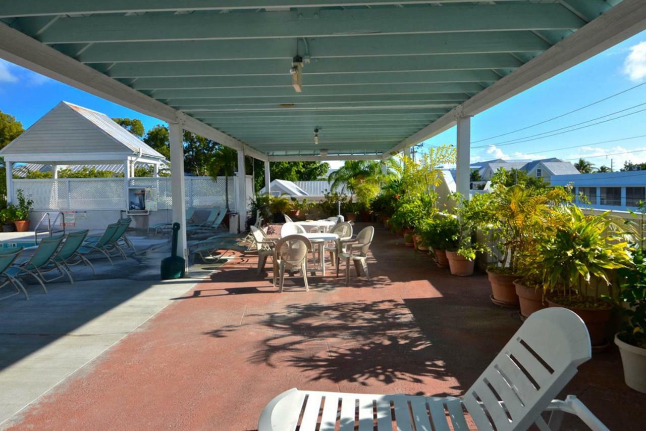 Casa Caribe @ Duval Square Hotel Key West Bagian luar foto