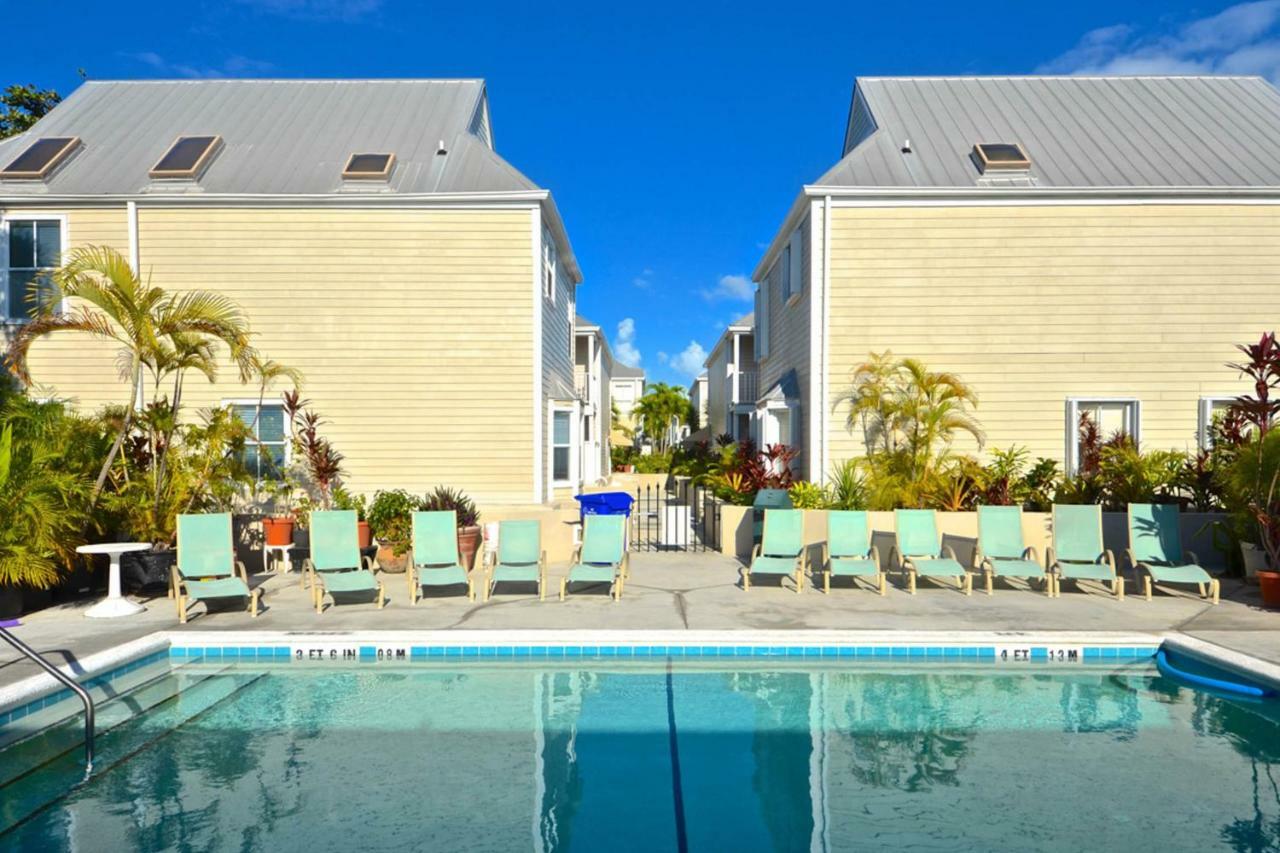 Casa Caribe @ Duval Square Hotel Key West Bagian luar foto