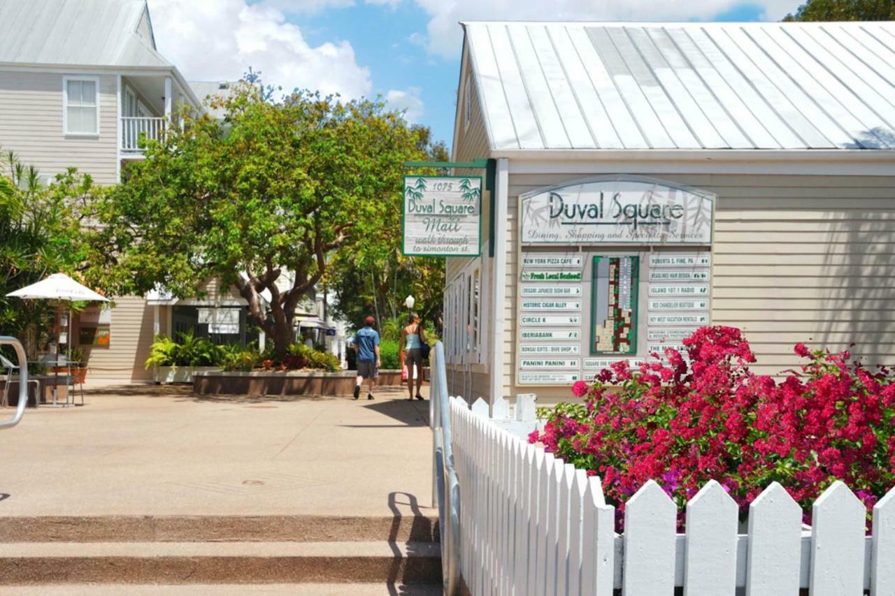 Casa Caribe @ Duval Square Hotel Key West Bagian luar foto